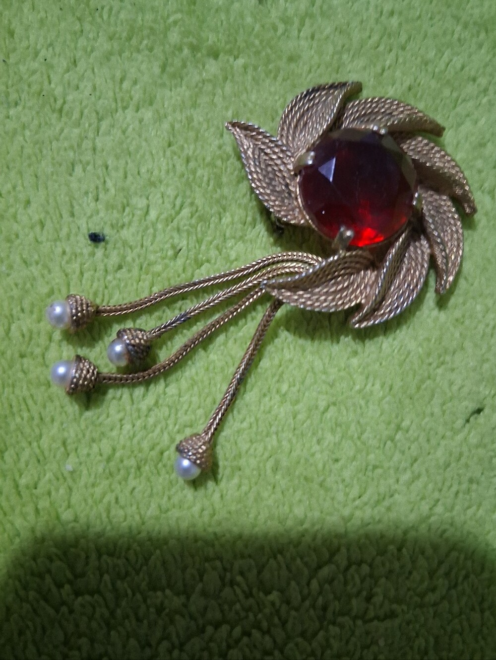 Vintage Gold-Tone Leaf Tassel Brooch with Red Glass Cabochon 1930-50's